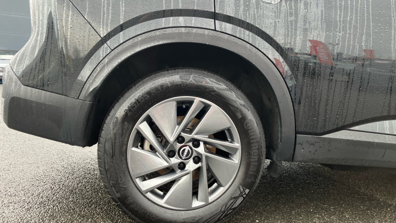 Nissan Qashqai 1.3 DiG-T MH Acenta Premium 5dr Petrol Hatchback